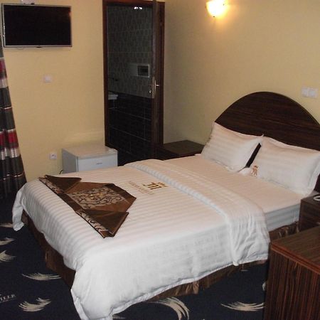 Mbayaville Hotel Douala Esterno foto