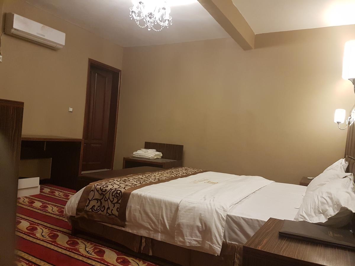 Mbayaville Hotel Douala Esterno foto