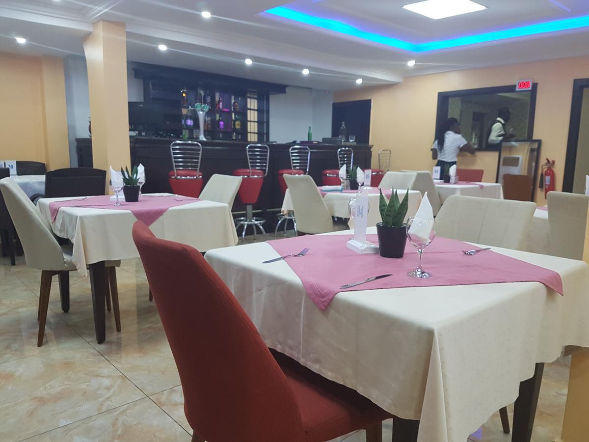 Mbayaville Hotel Douala Esterno foto