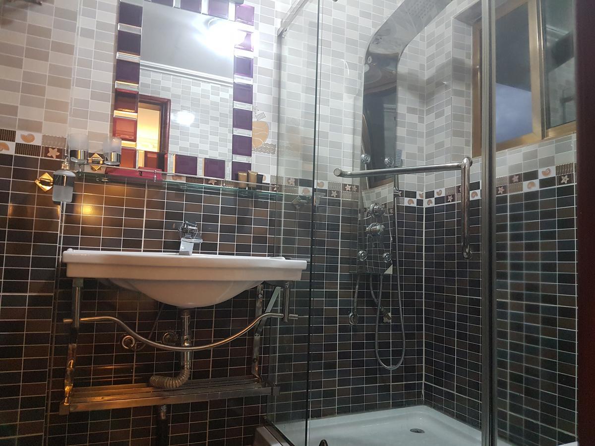 Mbayaville Hotel Douala Esterno foto