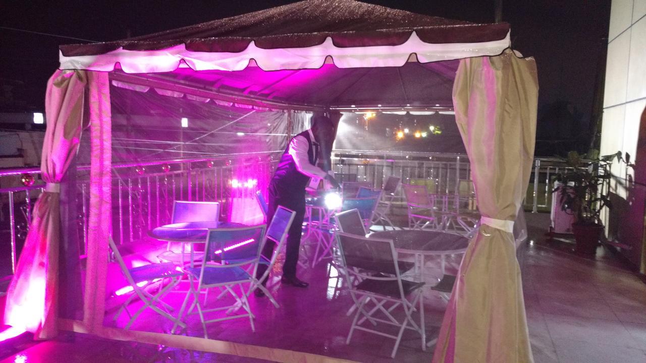 Mbayaville Hotel Douala Esterno foto