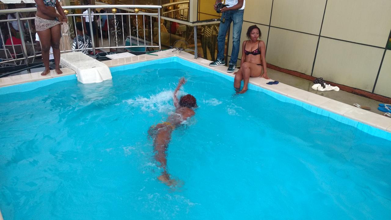 Mbayaville Hotel Douala Esterno foto