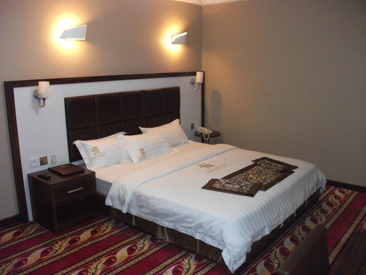 Mbayaville Hotel Douala Esterno foto