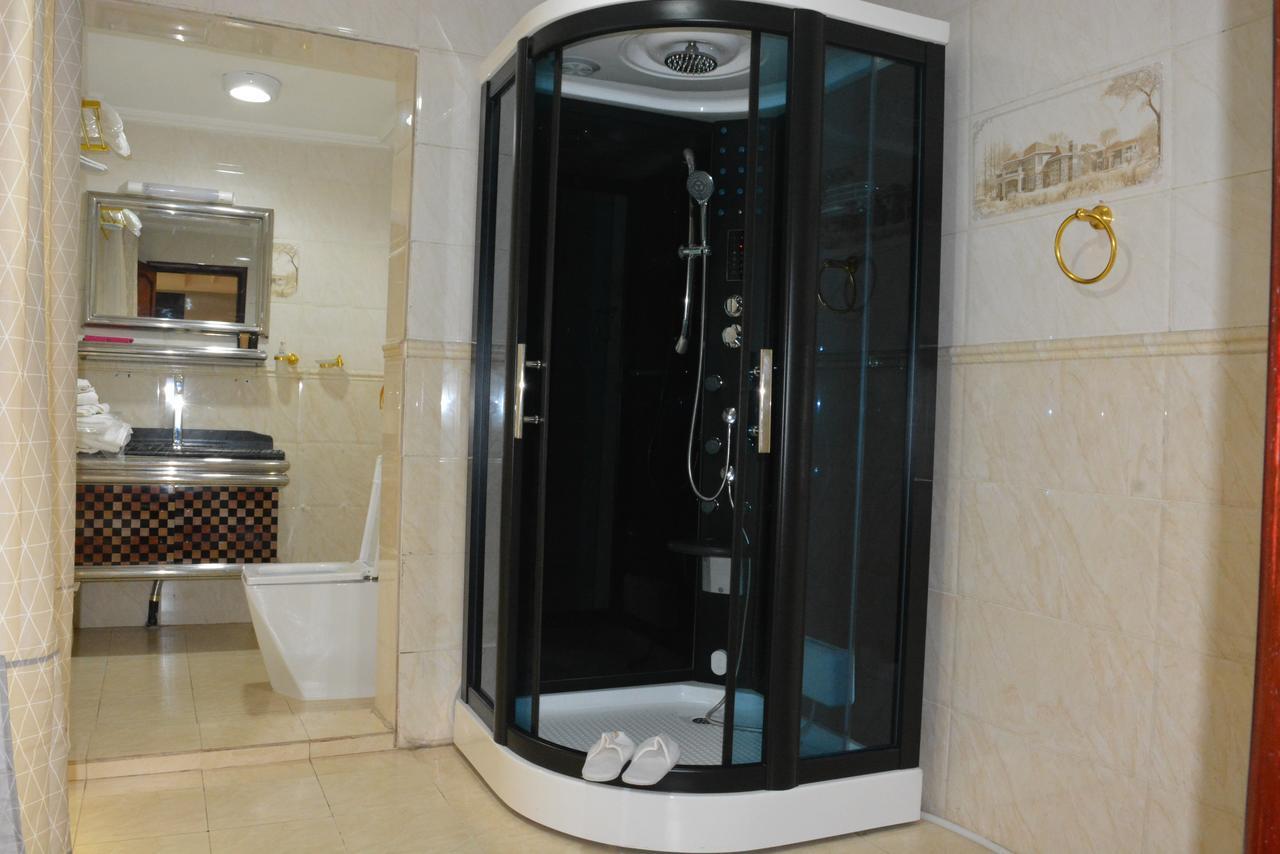 Mbayaville Hotel Douala Esterno foto