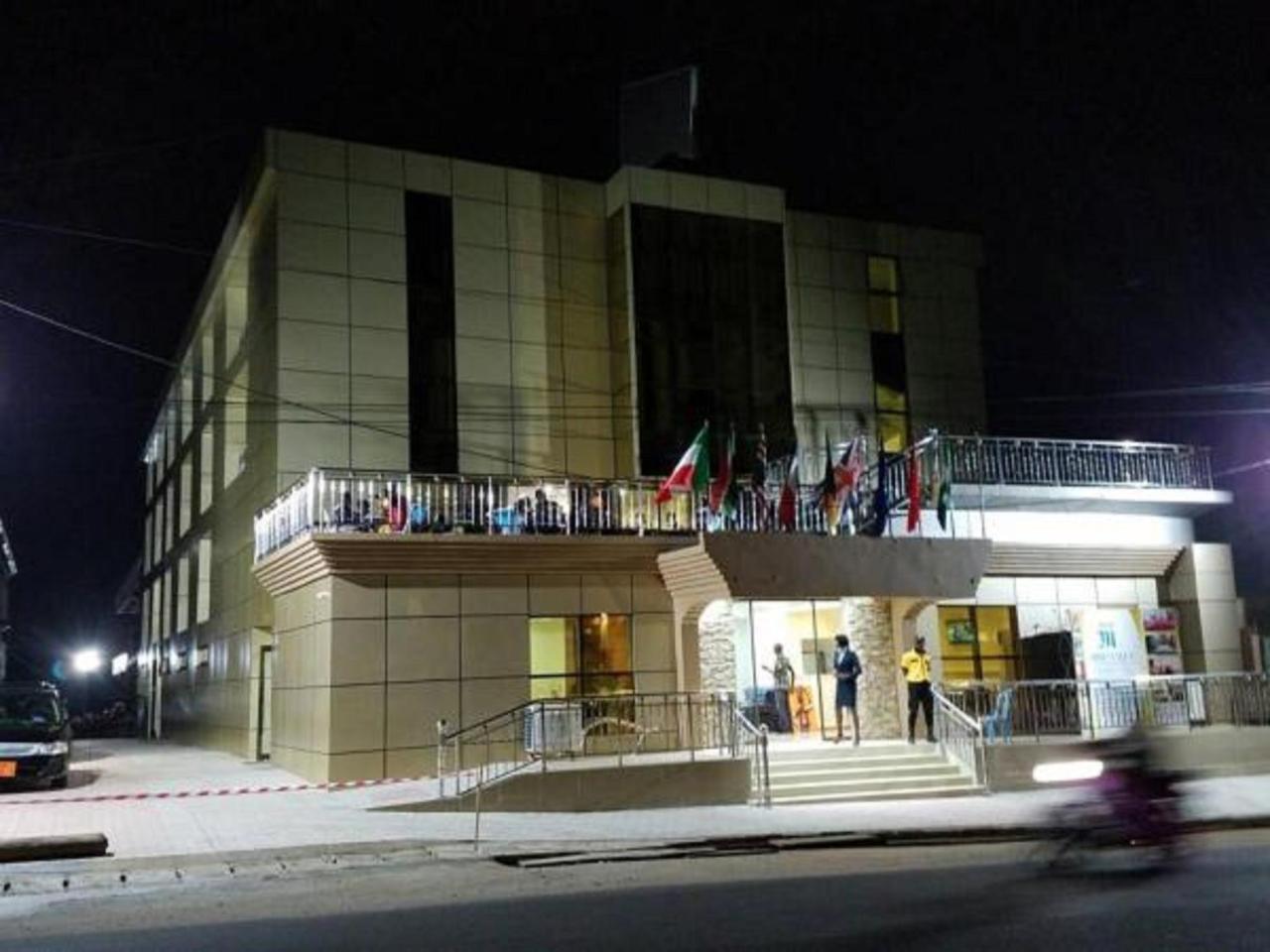 Mbayaville Hotel Douala Esterno foto