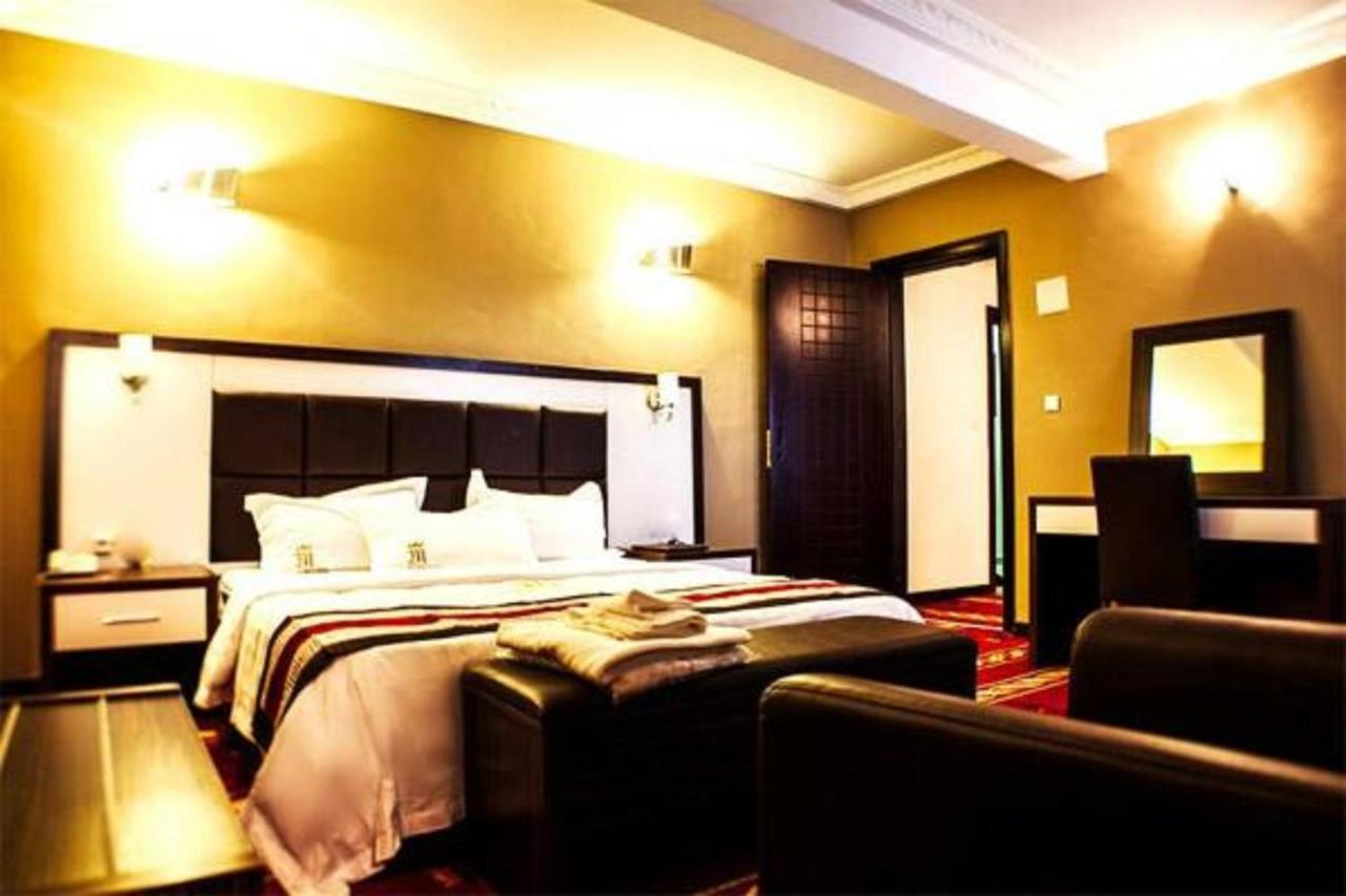 Mbayaville Hotel Douala Esterno foto