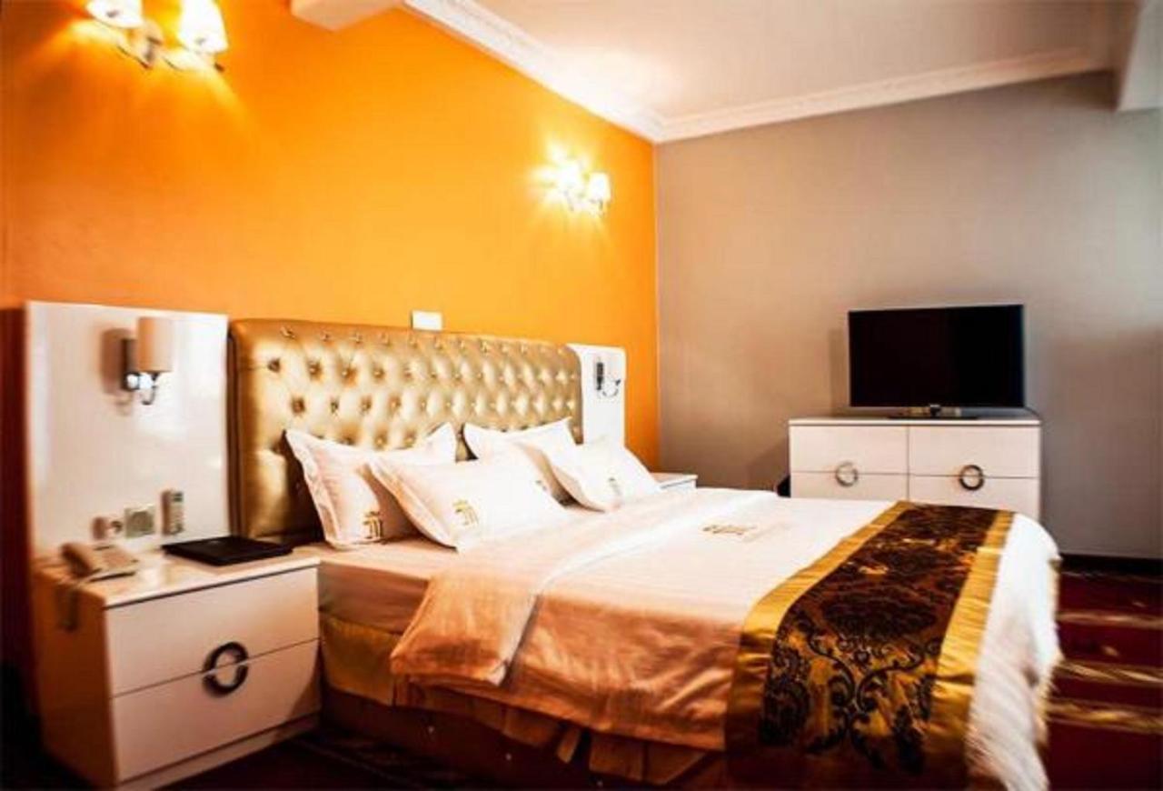 Mbayaville Hotel Douala Esterno foto