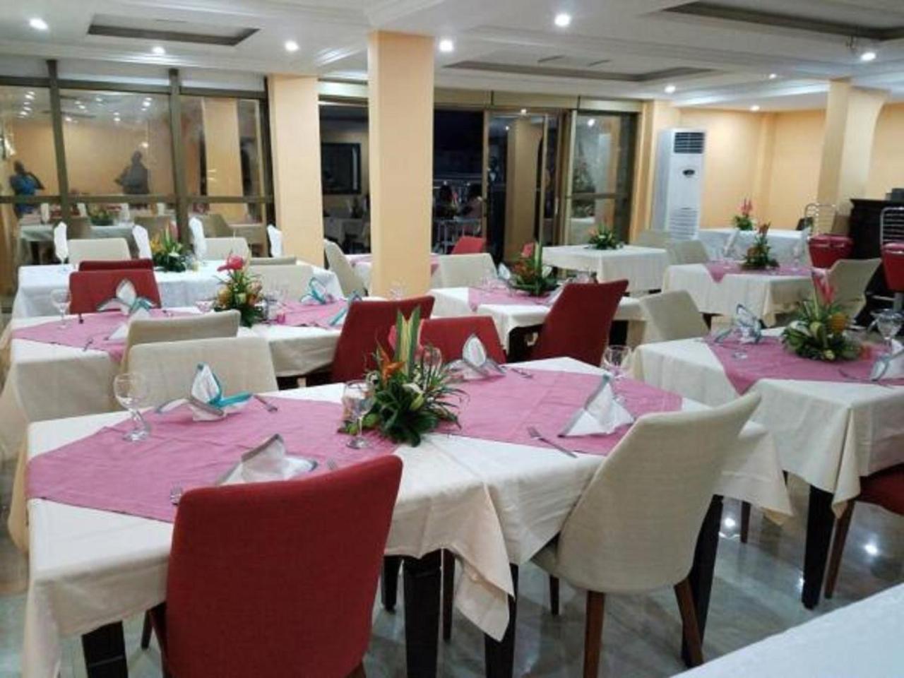 Mbayaville Hotel Douala Esterno foto